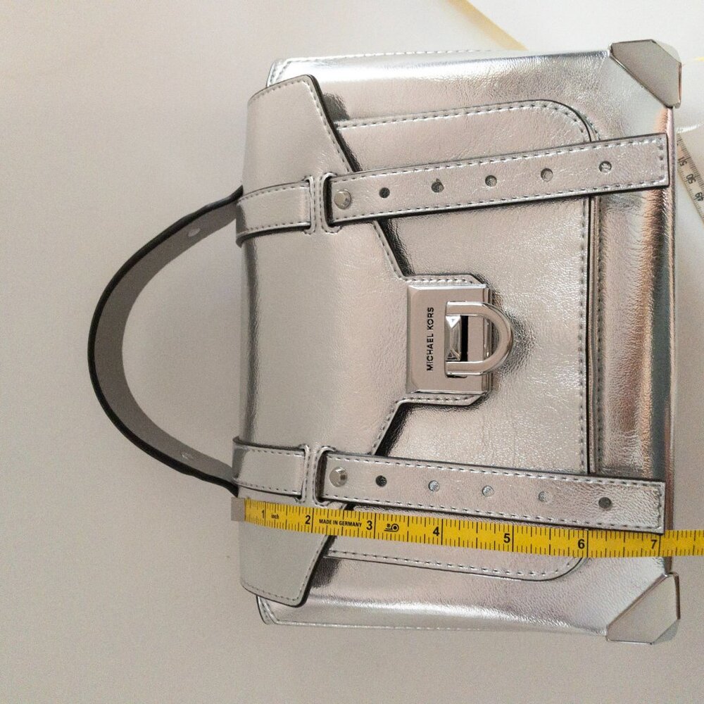 Michael Kors Manhattan Medium Metallic Satchel - Silver Adjustable Strap Logo - Picture 4 of 14